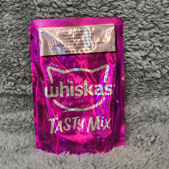 پوچ گربه ویسکاس طعم سالمون و هویج 85 گرم